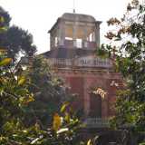 Alcune delle ville di Santo Spirito. Villa Serafina-Spinelli, immersa in un parco dove gli alberi di agrumi si alternano a metri di glicine che rivestono recinzione e pergolati